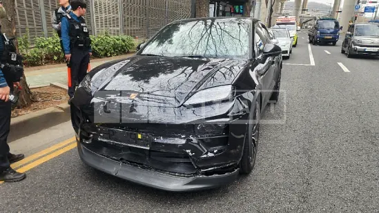 Photo 2 of 9: 2025 Porsche Macan 4S — Korean insurance auction