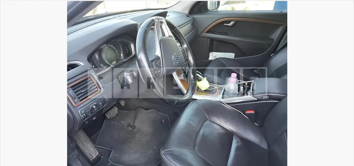 Photo 2 of 10: 2016 Volvo XC70D4 — Korean insurance auction