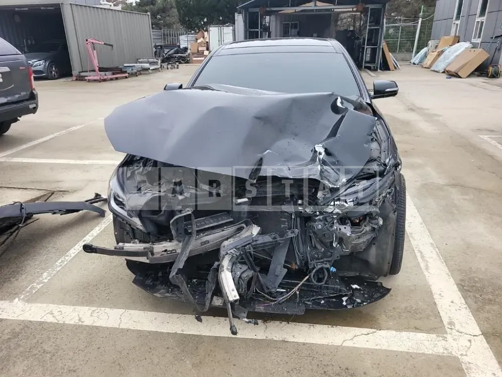 Photo 2 of 28: 2017 Hyundai Genesis /G80, VIN KMHGM41DDHU217655 — Korean insurance auction