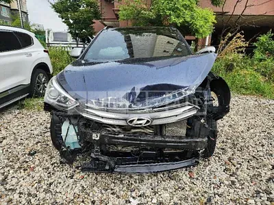 Photo 1 of 35: 2016 Hyundai Santa Fe DM, VIN KMHSW81UBHU705321 — Korean insurance auction