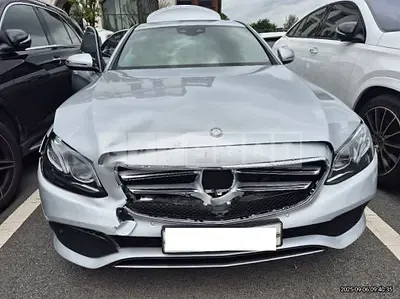 Photo 1 of 50: 2017 Mercedes-Benz E220d — Korean insurance auction