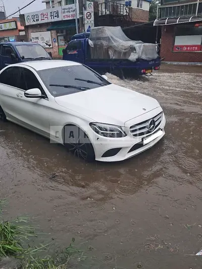 Photo 1 of 6: 2020 Mercedes-Benz C 200, VIN W1KWF8AB5LR571223 — Korean insurance auction