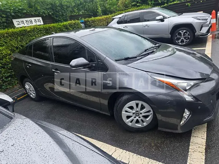 Photo 2 of 29: 2018 Toyota Prius — Korean insurance auction