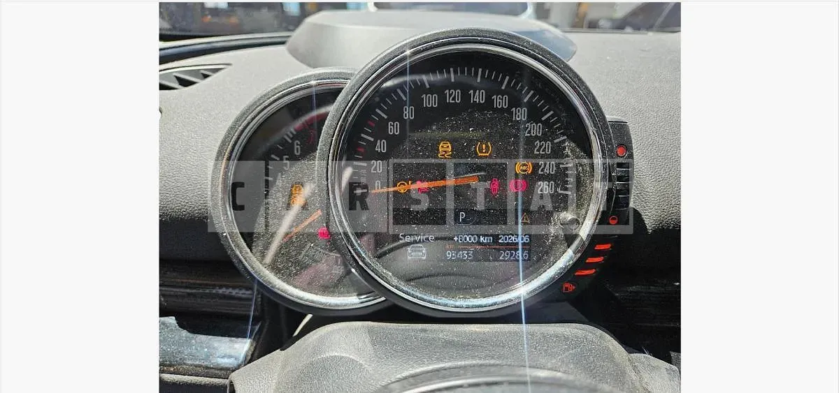 Photo 2 of 17: 2016 MINI Cooper Clubman, VIN WMWLN5108G2B26910 — Korean insurance auction