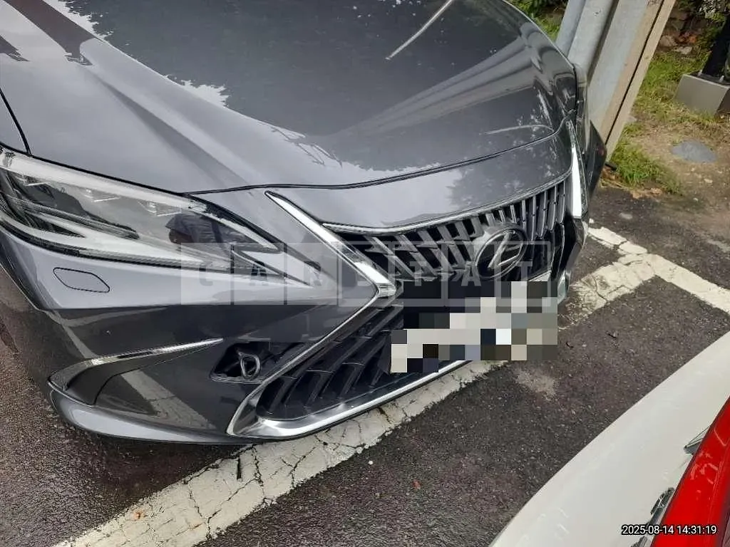 Photo 2 of 9: 2024 Lexus ES300h — Korean insurance auction