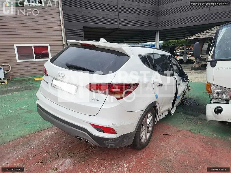 Photo 2 of 10: 2017 Hyundai Santa Fe, VIN KMHSW81UBJU794286 — Korean insurance auction