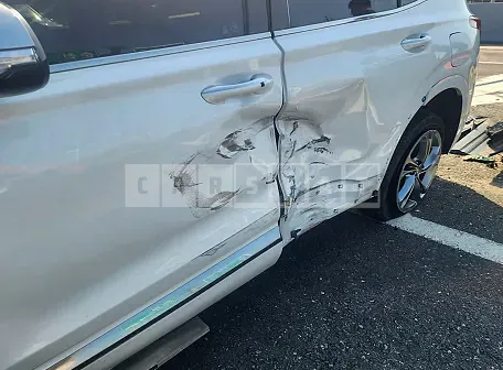 Photo 2 of 9: 2019 Hyundai Santa Fe — Korean insurance auction