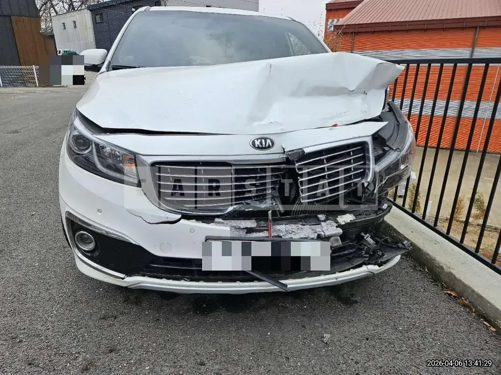 Photo 2 of 11: 2017 Kia Carnivals — Korean insurance auction