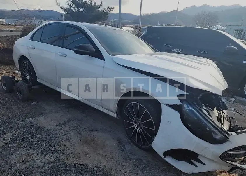 Photo 2 of 9: 2023 Mercedes-Benz E350 4Matic, VIN W1KZF8GB8PB131046 — Korean insurance auction