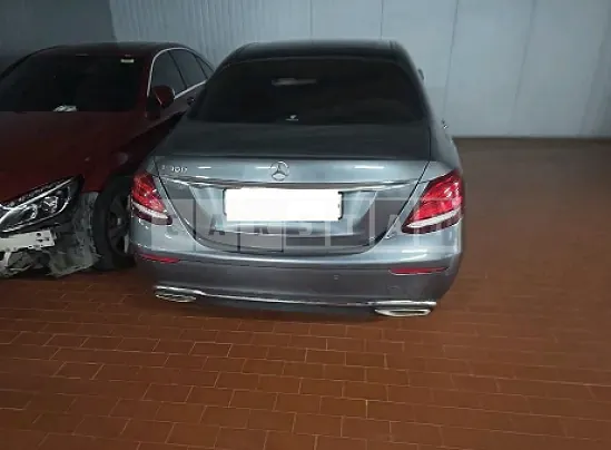 Photo 2 of 11: 2019 Mercedes-Benz E 300 — Korean insurance auction