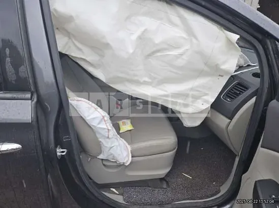 Photo 2 of 16: 2017 Kia Carnival — Korean insurance auction