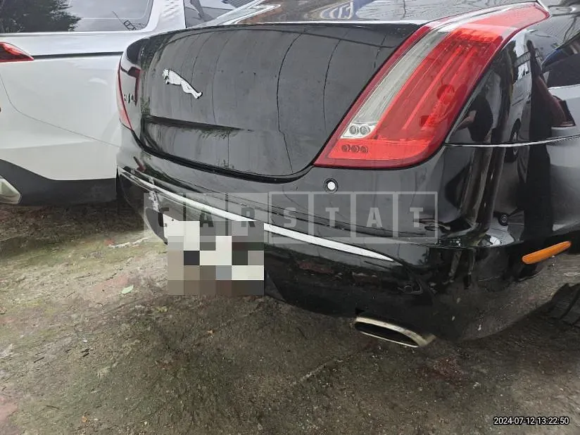 Photo 2 of 10: 2015 Jaguar XJ 3.0d — Korean insurance auction