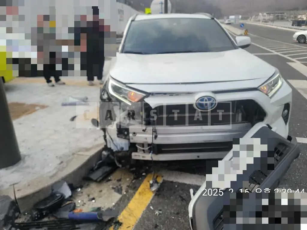 Photo 2 of 5: 2020 Toyota RAV4 Hybrid 2WD — Korean insurance auction