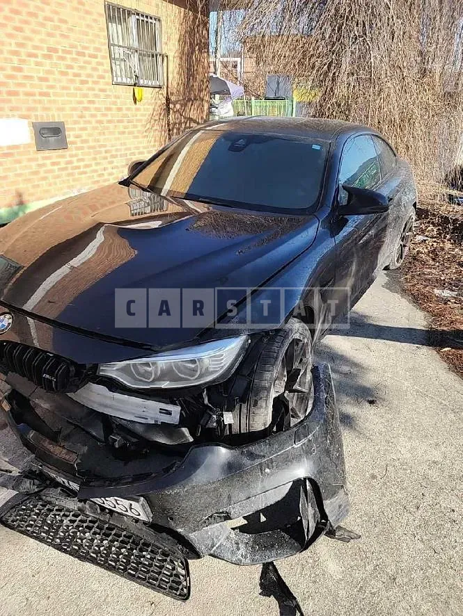 Photo 2 of 29: 2016 BMW M4 Coupe, VIN WBS3R9102GK456028 — Korean insurance auction