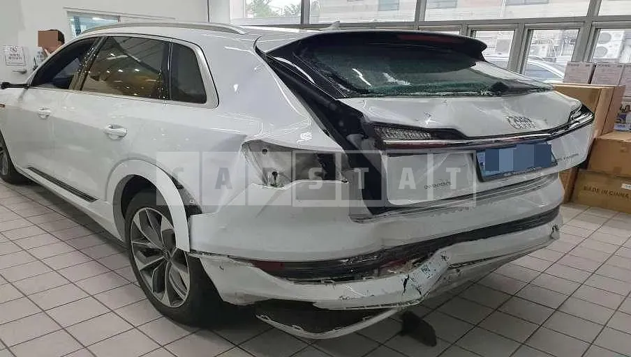 Photo 2 of 9: 2021 Audi e-tron 55 quattro, VIN WAUZZZGE0NB002536 — Korean insurance auction
