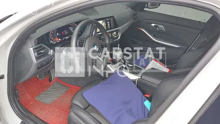 Photo 2 of 22: 2021 BMW 320i — Korean insurance auction