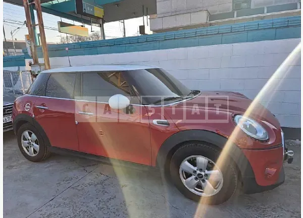 Photo 2 of 9: 2016 MINI Cooper D Five-Door — Korean insurance auction