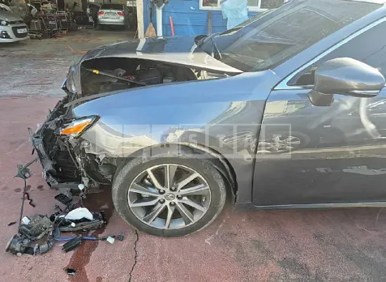 Photo 2 of 35: 2017 Lexus ES300h — Korean insurance auction