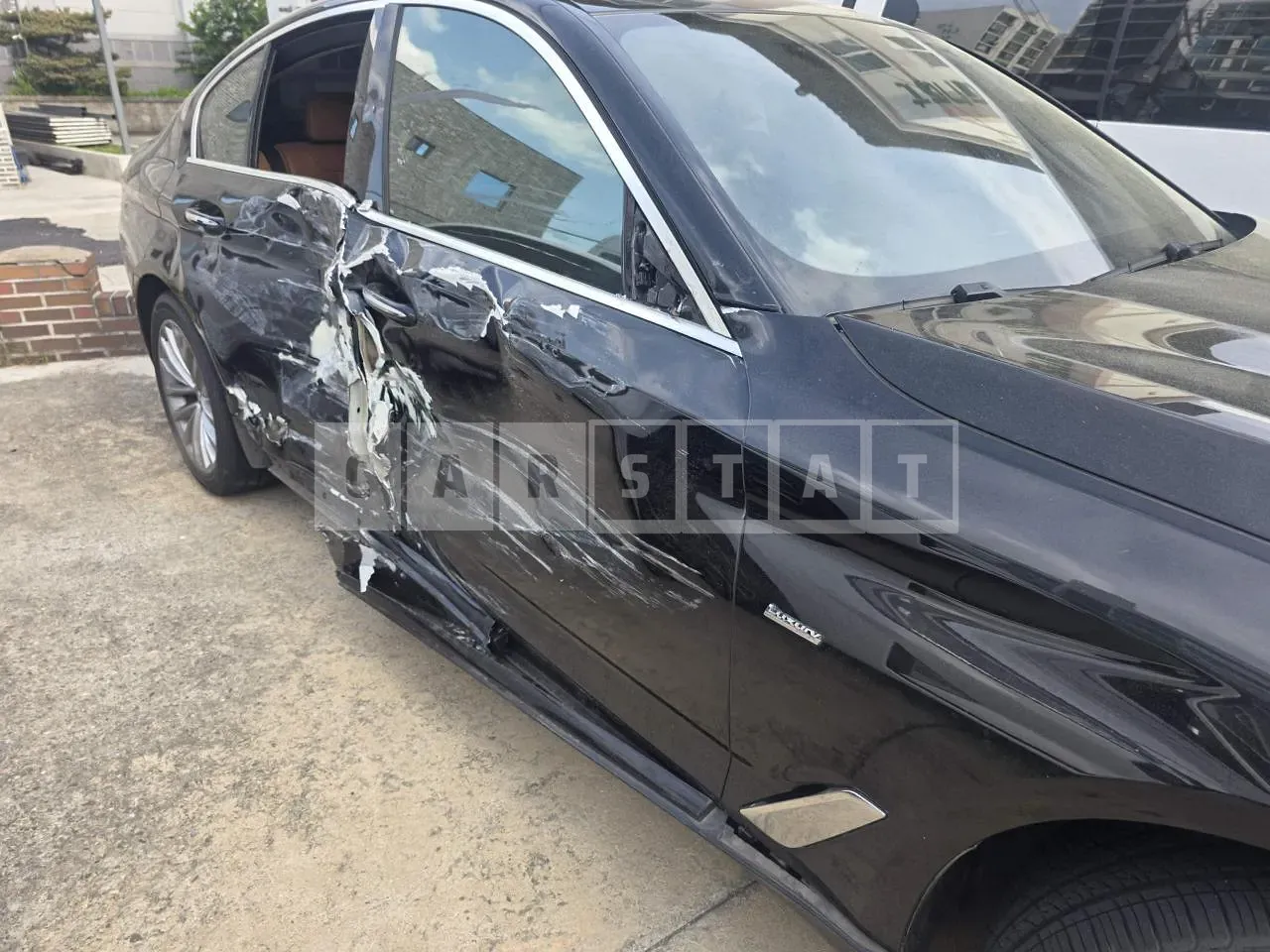 Photo 2 of 21: 2018 BMW 520d, VIN WBAJC3104JWB80321 — Korean insurance auction
