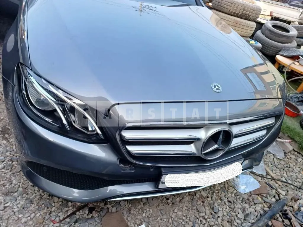 Photo 2 of 11: 2018 Mercedes-Benz E 200, VIN WDDZF4CB9JA302530 — Korean insurance auction
