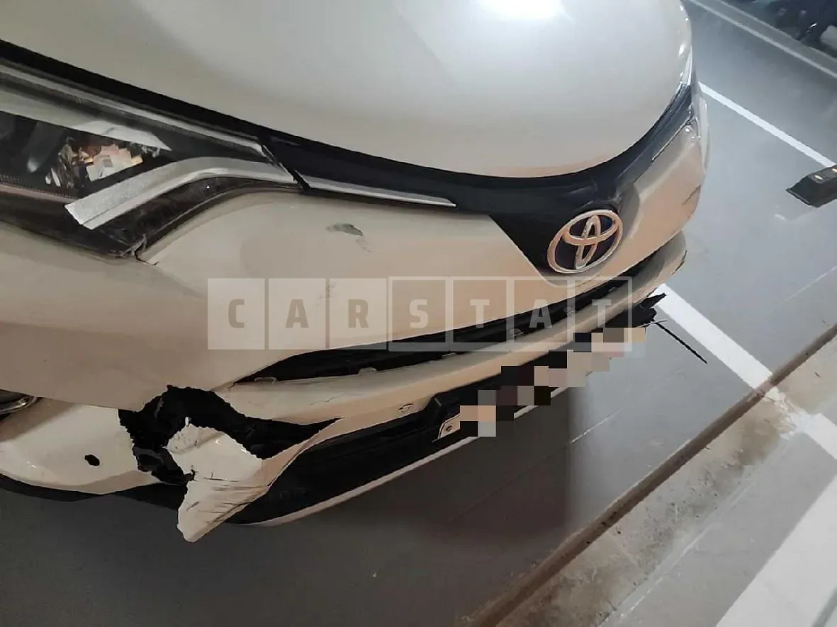 Photo 2 of 11: 2018 Toyota Love 4 Hybrid — Korean insurance auction