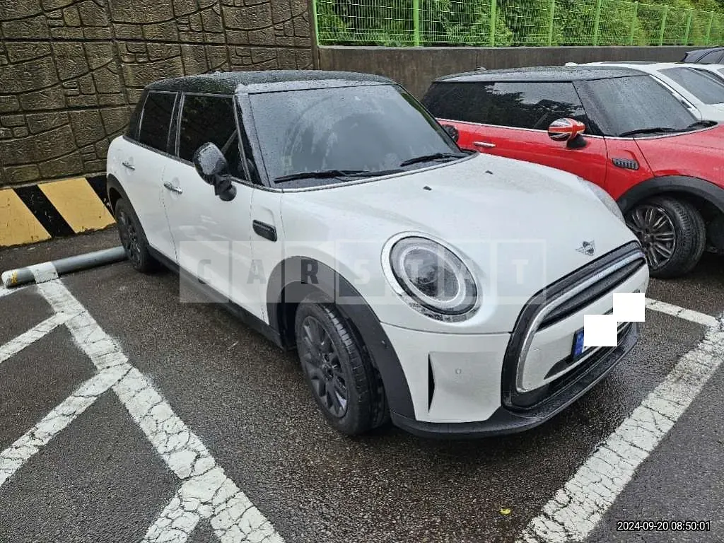 Photo 2 of 32: 2024 MINI Cooper — Korean insurance auction