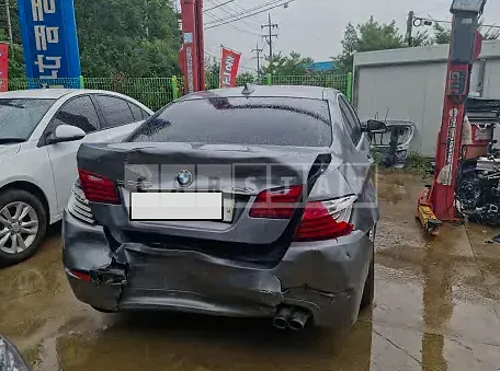 Photo 2 of 4: 2015 BMW 520d xDrive, VIN WBA5E7108FG155634 — Korean insurance auction