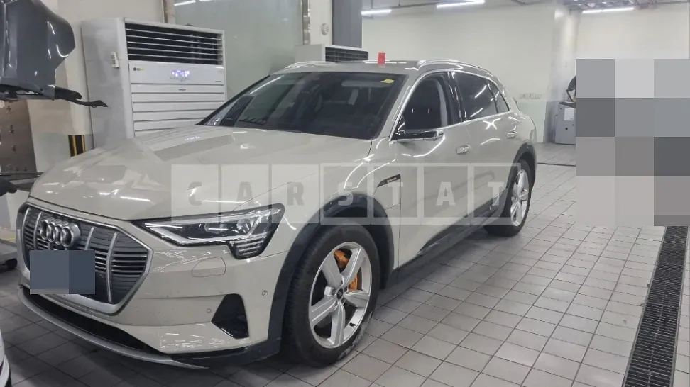 Photo 2 of 22: 2021 Audi e-tron 50 quattro — Korean insurance auction