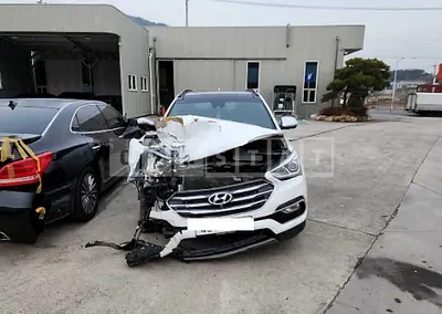 Photo 1 of 18: 2018 Hyundai Santa Fe, VIN KMHSW81XDJU779661 — Korean insurance auction