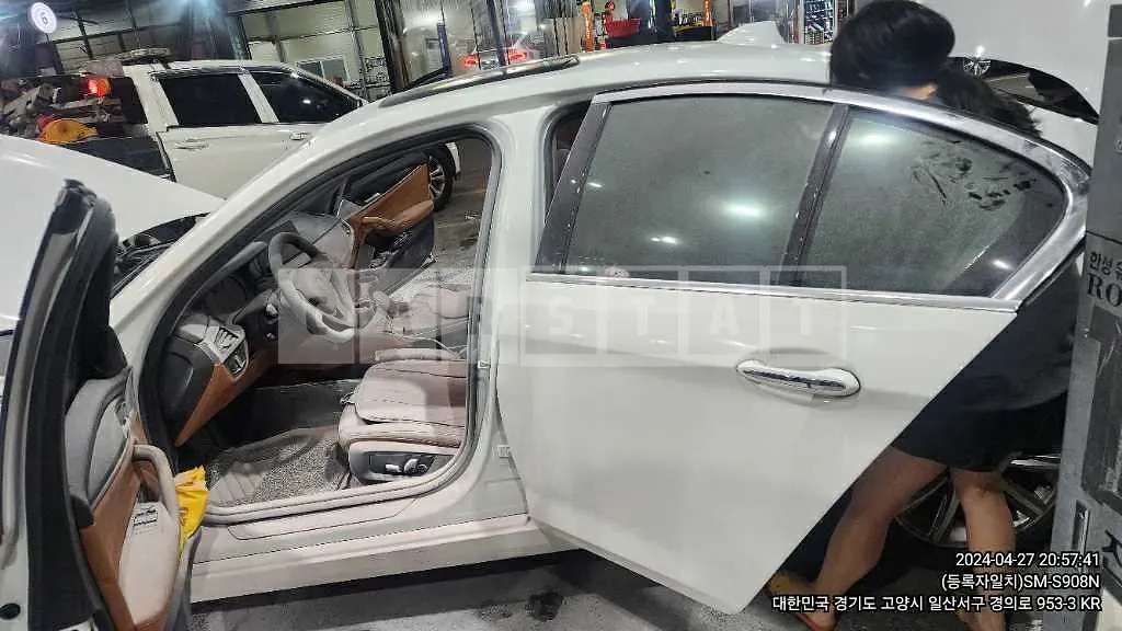 Photo 2 of 24: 2018 BMW 520i — Korean insurance auction