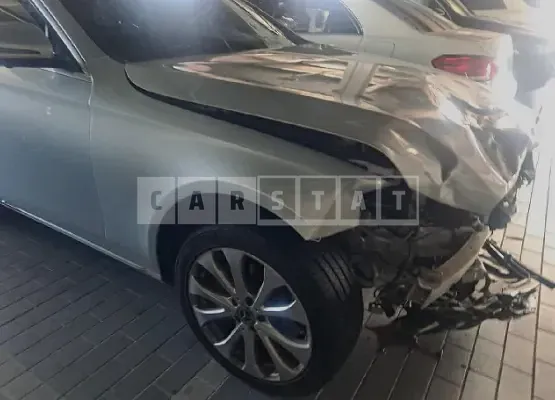 Photo 2 of 9: 2018 Mercedes-Benz E300 4Matic, VIN WDDZF4KB5JA418034 — Korean insurance auction