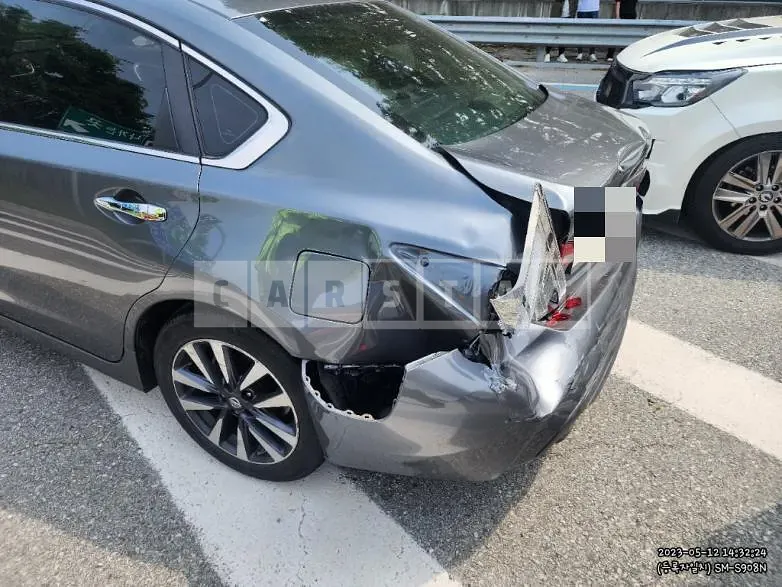Photo 2 of 11: 2017 Nissan Altima 2.5, VIN 1N4AL3AP2HC180560 — Korean insurance auction