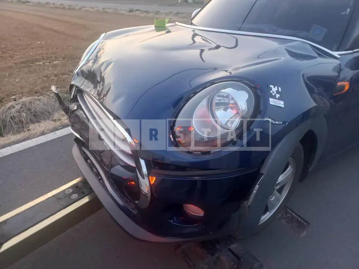 Photo 2 of 6: 2015 MINI Cooper Five-Door, VIN WMWXS5108F2B08397 — Korean insurance auction