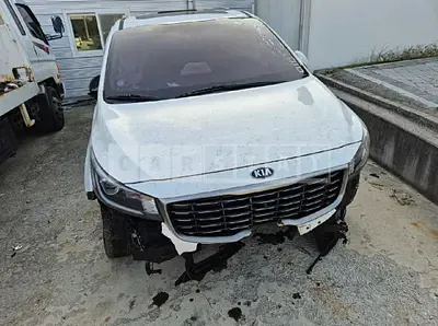 Photo 1 of 15: 2019 Kia Carnival, VIN KNAMC81ABKS458129 — Korean insurance auction
