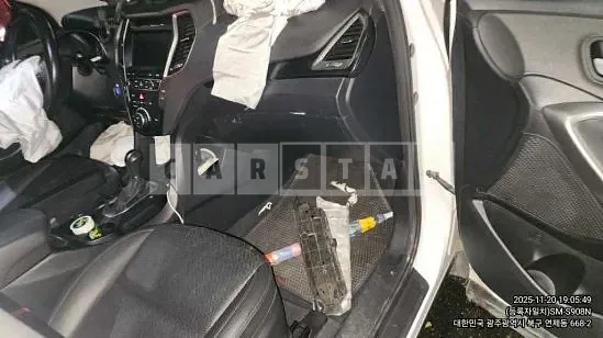 Photo 2 of 10: 2018 Hyundai Santa Fe, VIN KMHSW81UBJU784061 — Korean insurance auction