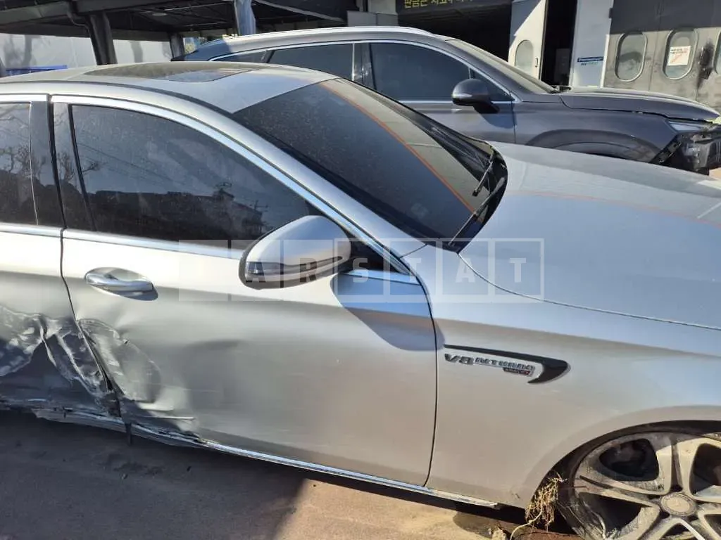 Photo 2 of 18: 2017 Mercedes-Benz E220 d — Korean insurance auction