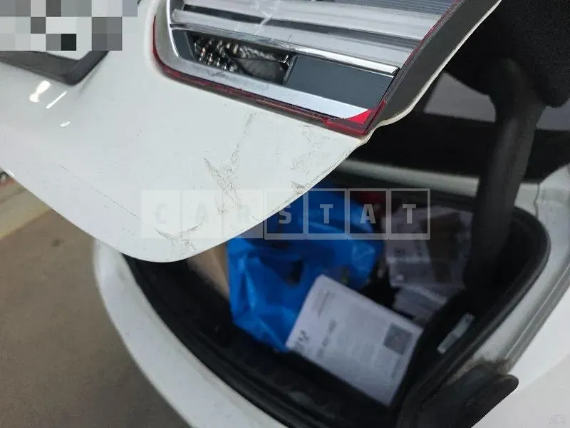 Photo 2 of 21: 2017 BMW 320i — Korean insurance auction