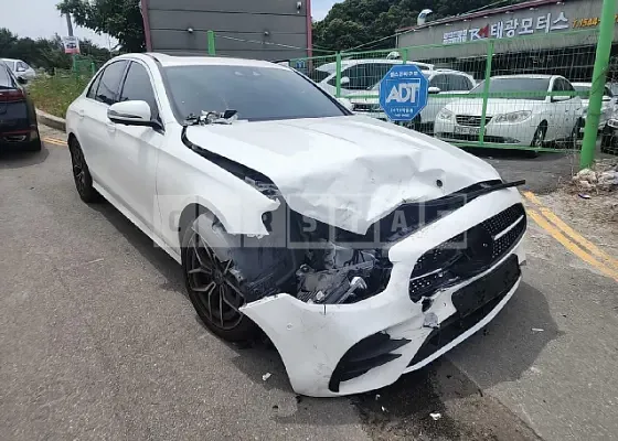 Photo 2 of 28: 2022 Mercedes-Benz E220d 4Matic — Korean insurance auction