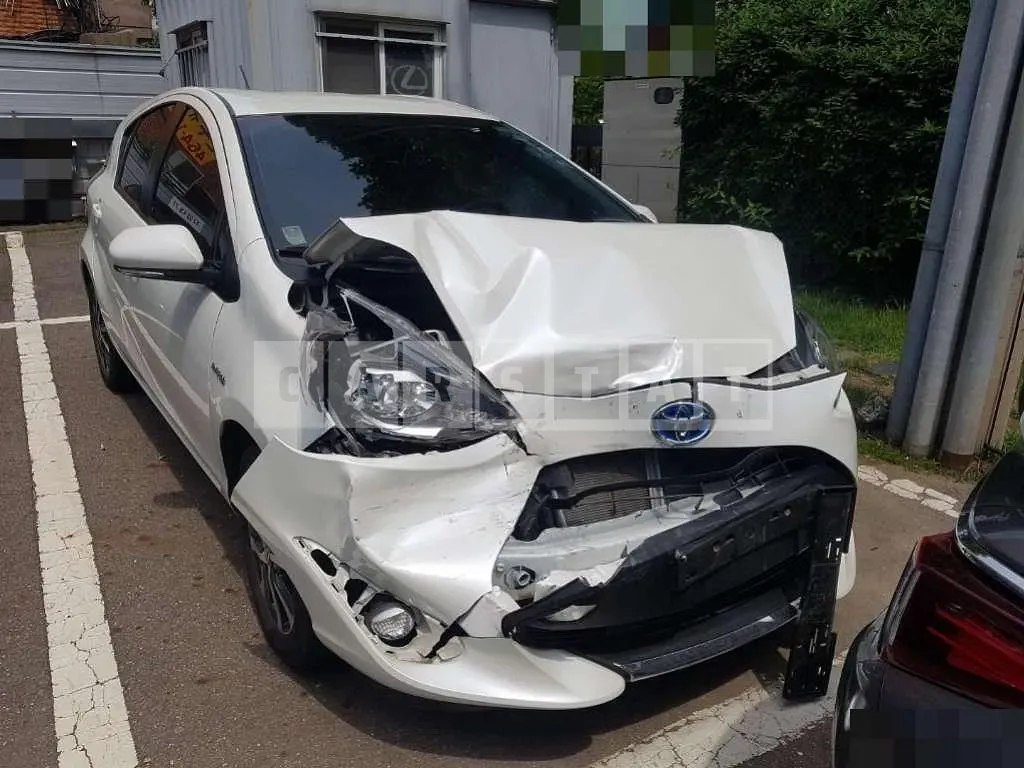 Photo 2 of 18: 2020 Toyota Prius C — Korean insurance auction