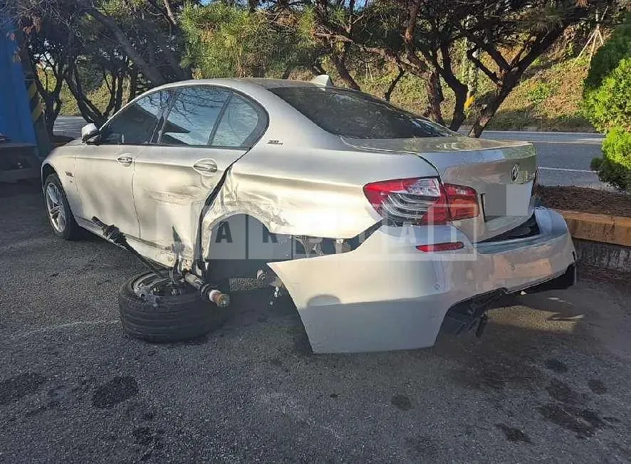 Photo 2 of 10: 2016 BMW 528i — Korean insurance auction
