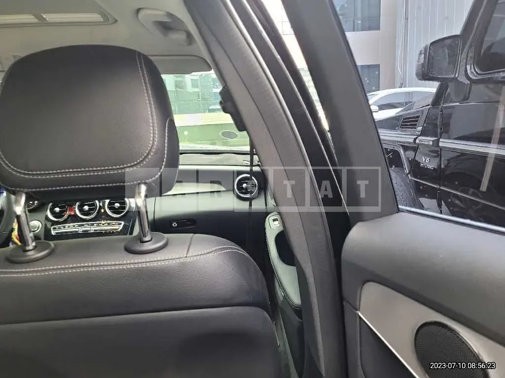 Photo 2 of 31: 2017 Mercedes-Benz C 200, VIN WDDWF4CB4HF407900 — Korean insurance auction