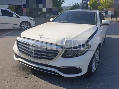 Photo 1 of 27: 2019 Mercedes-Benz E300, VIN WDDZF4JB7KA640142 — Korean insurance auction