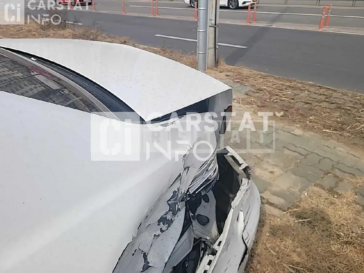 Photo 2 of 48: 2015 Mercedes-Benz E 250, VIN WDDHF9HB4GB273085 — Korean insurance auction
