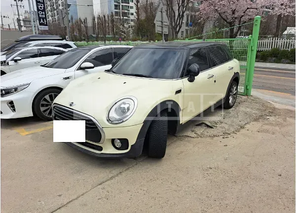 Photo 2 of 13: 2018 MINI Cooper Clubman, VIN WMWLN5108J2G11037 — Korean insurance auction