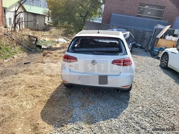 Photo 2 of 25: 2015 Volkswagen Golf GTI, VIN WVWZZZAUZFW225402 — Korean insurance auction
