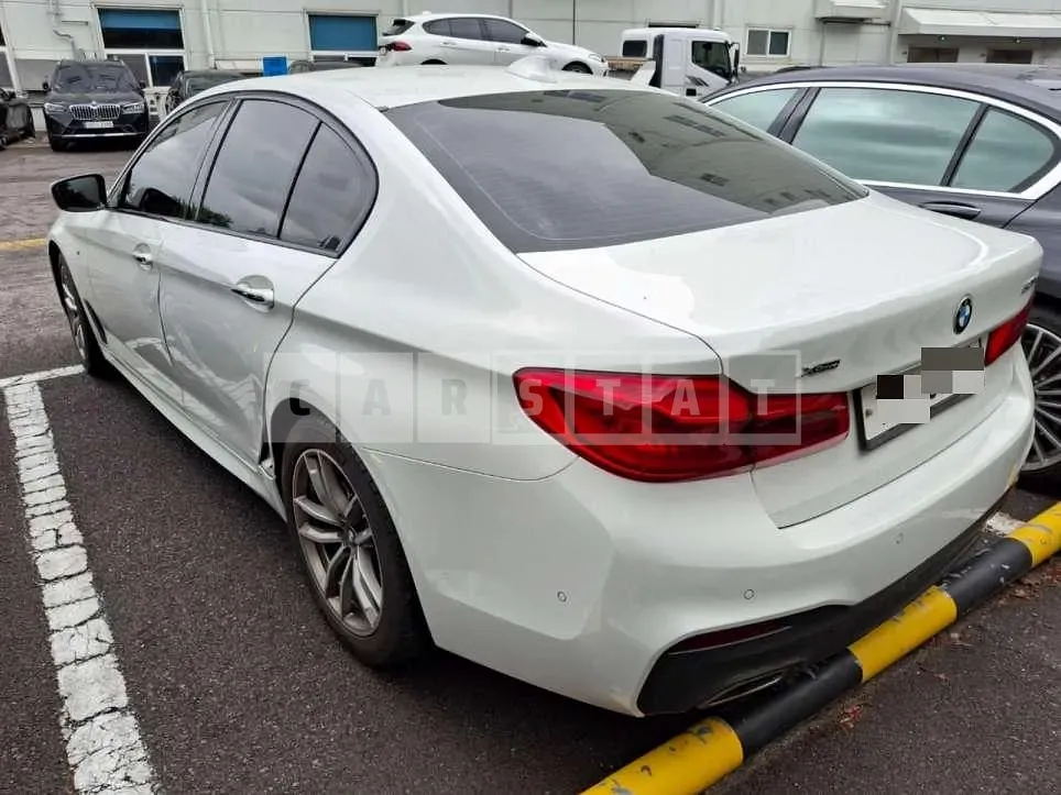 Photo 2 of 10: 2017 BMW 520d xDrive — Korean insurance auction