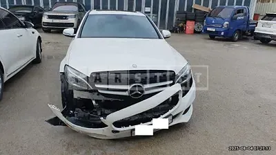 Photo 1 of 47: 2016 Mercedes-Benz C 200d — Korean insurance auction