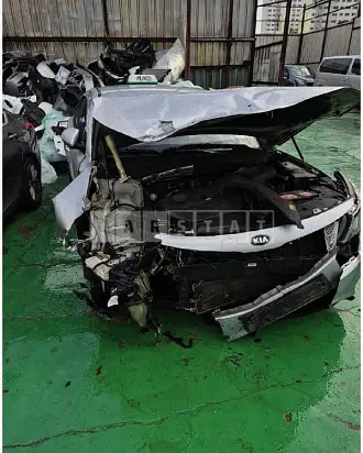 Photo 2 of 14: 2020 Kia K5 — Korean insurance auction