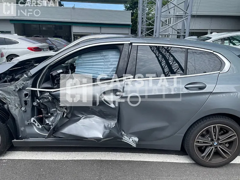 Photo 2 of 22: 2022 BMW 120i — Korean insurance auction