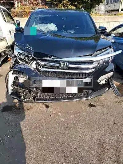 Photo 1 of 32: 2018 Honda Pilot, VIN 5FNYF6850JB200097 — Korean insurance auction